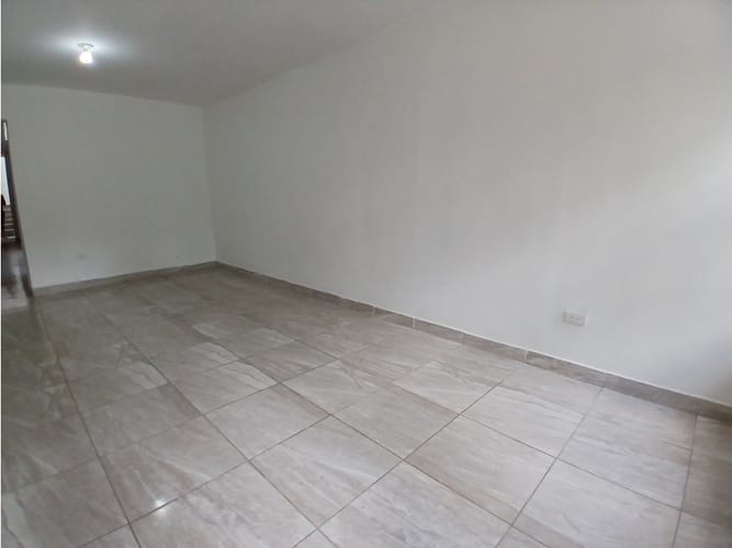 Casa de 4 alcobas en arriendo en Rosales, Medellín, 190 m² · foto 3 de 16