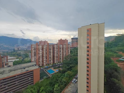 Apartamento de 2 alcobas en arriendo en Los Gomez, Itagüí, 60 m² · foto 3 de 10