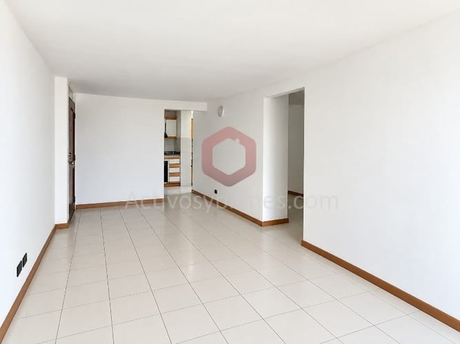 Apartamento de 3 alcobas en arriendo en Laureles, Medellín, 80 m² · foto 2 de 14