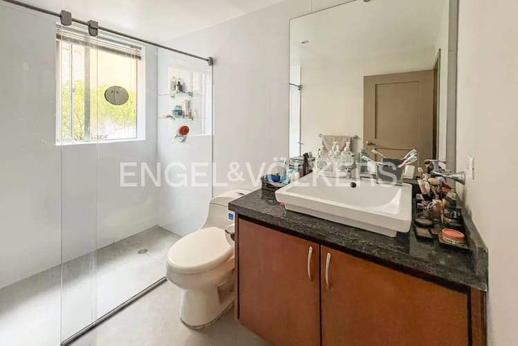 Apartamento de 3 alcobas en venta en Los Rosales, Bogotá, 183 m² · foto 8 de 14