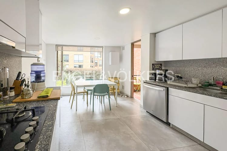 Apartamento de 3 alcobas en venta en Los Rosales, Bogotá, 183 m² · foto 3 de 14