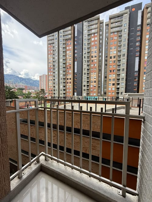 Apartamento de 3 alcobas en venta en Cabañas, Bello, 70 m² · foto 7 de 18