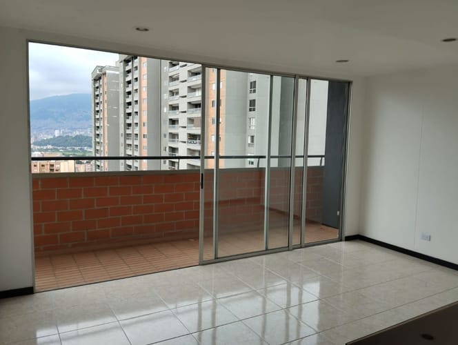 Apartamento de 3 alcobas en arriendo en Belén, Medellín, 90 m² · foto 1 de 16