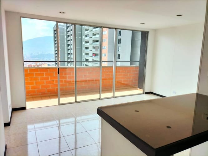 Apartamento de 3 alcobas en arriendo en Belén, Medellín, 90 m² · foto 2 de 16