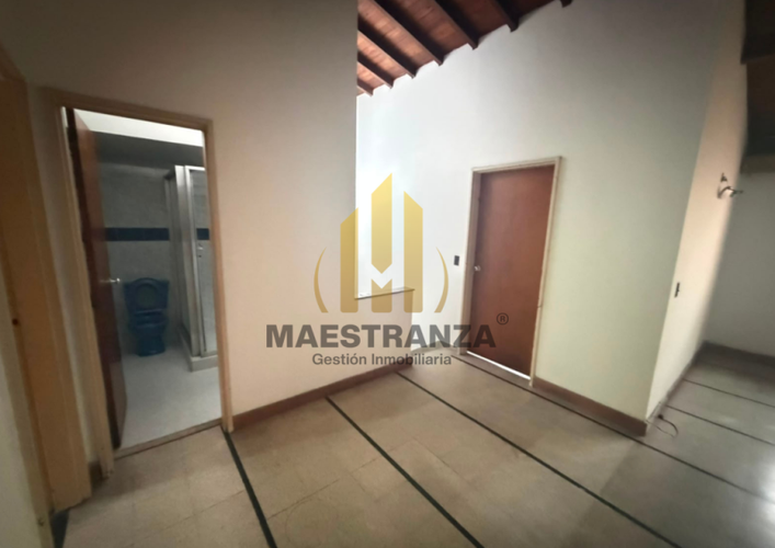 Casa de 5 alcobas en arriendo en Laureles, Medellín, 500 m² · foto 9 de 24
