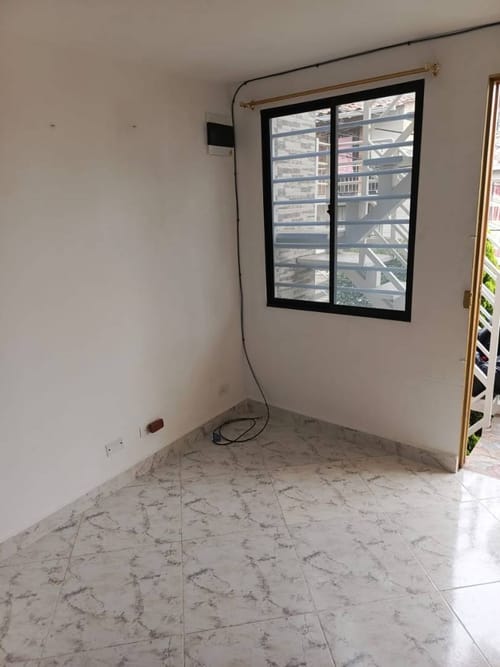Apartaestudio en arriendo en Monteclaro, Medellín, 32 m² · foto 2 de 10
