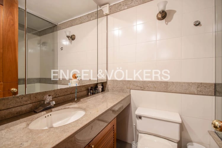 Apartamento de 4 alcobas en venta en Los Rosales, Bogotá, 251 m² · foto 17 de 22
