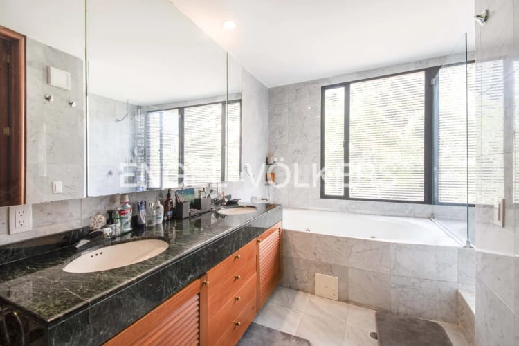Apartamento de 4 alcobas en venta en Los Rosales, Bogotá, 251 m² · foto 14 de 22