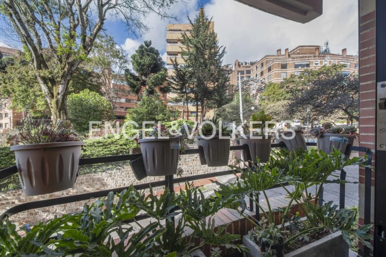 Apartamento de 4 alcobas en venta en Los Rosales, Bogotá, 251 m² · foto 9 de 22