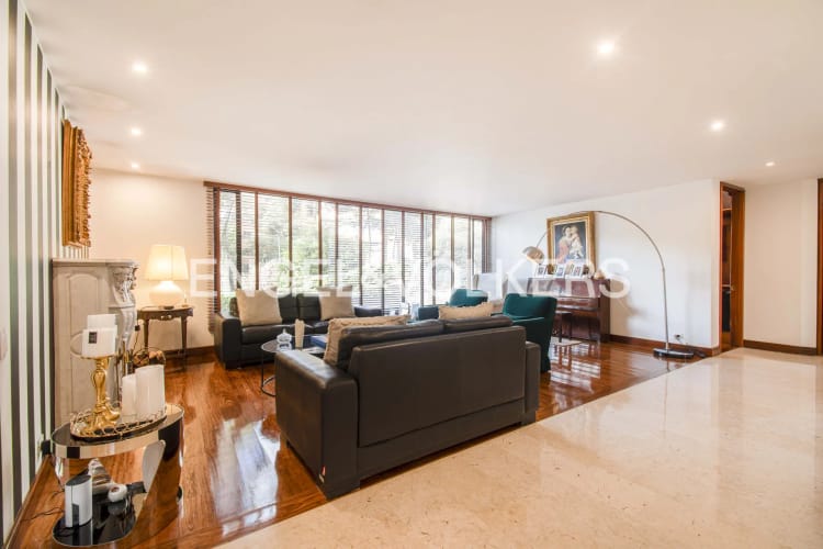 Apartamento de 4 alcobas en venta en Los Rosales, Bogotá, 251 m² · foto 3 de 22