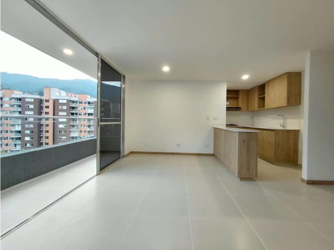 Apartamento de 2 alcobas en arriendo en Camino Verde, Envigado, 80 m² · foto 2 de 24
