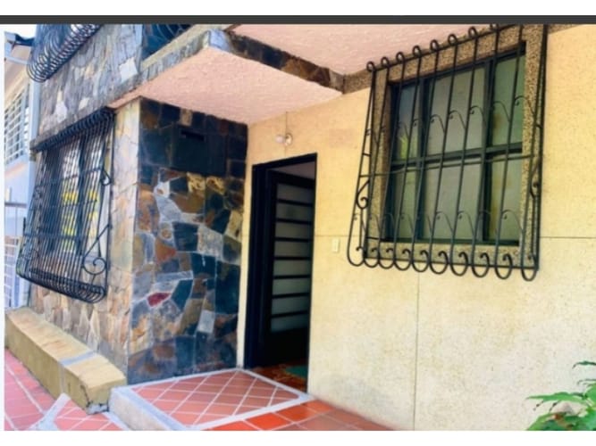 Casa de 5 alcobas en venta en Bosques Del Limonar, Cali, 360 m² · foto 3 de 3