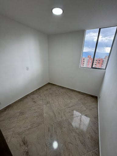 Apartamento de 3 alcobas en arriendo en Pajarito, Medellín, 50 m² · foto 3 de 9