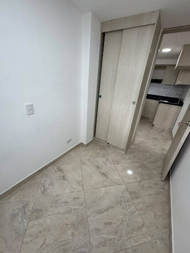 Apartamento de 3 alcobas en arriendo en Pajarito, Medellín, 50 m² · foto 5 de 9