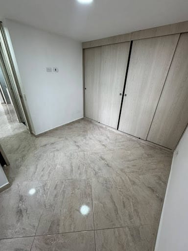 Apartamento de 3 alcobas en arriendo en Pajarito, Medellín, 50 m² · foto 6 de 9