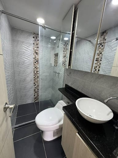 Apartamento de 3 alcobas en arriendo en Pajarito, Medellín, 50 m² · foto 7 de 9