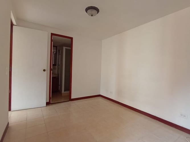 Apartamento de 2 alcobas en venta en La America, Medellín, 55 m² · foto 17 de 19