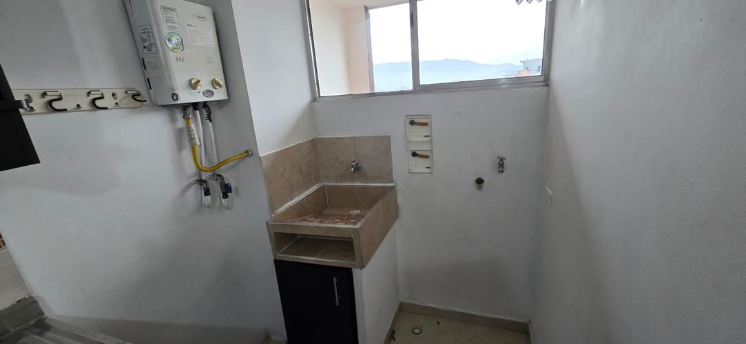Apartamento de 3 alcobas en venta en Calasanz, Medellín, 75 m² · foto 9 de 24