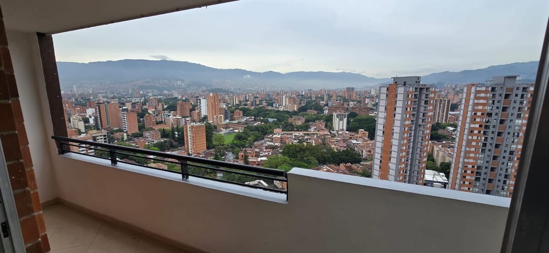 Apartamento de 3 alcobas en venta en Calasanz, Medellín, 75 m² · foto 2 de 24