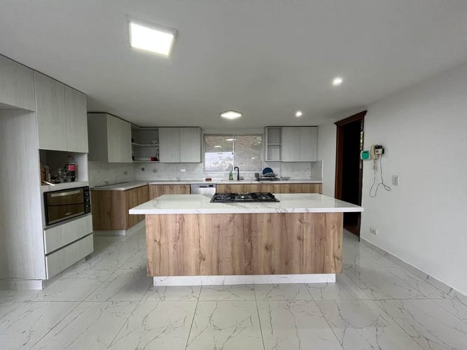 Casa de 4 alcobas en arriendo en Mugá, Envigado, 550 m² · foto 3 de 20