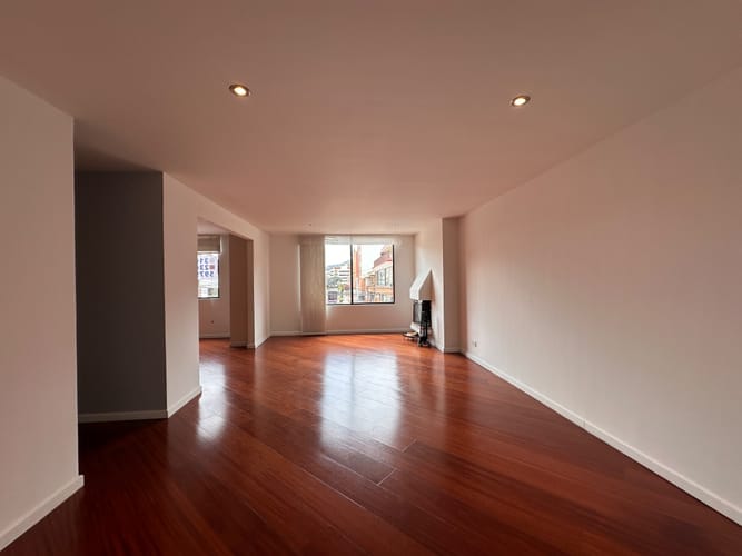 Apartamento de 2 alcobas en arriendo en Santa Barbara, Bogotá, 90 m² · foto 1 de 21