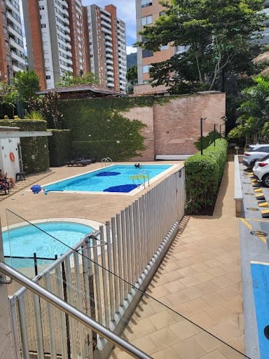 Apartamento de 2 alcobas en arriendo en Loma Del Esmeraldal, Envigado, 90 m² · foto 2 de 24