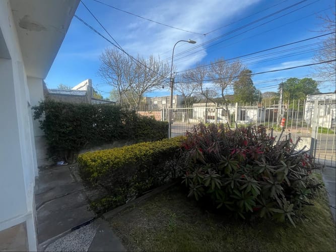 Se alquila casa de 6 habitaciones en Barrio Parque Rivera · Foto 2