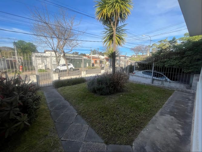Se alquila casa de 6 habitaciones en Barrio Parque Rivera · Foto 3