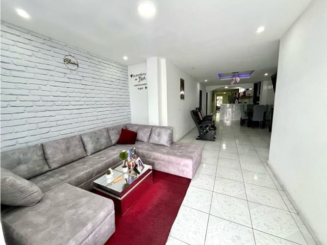 Casa de 4 alcobas en venta en Olaya Herrera, Barranquilla, 315 m² · foto 2 de 11
