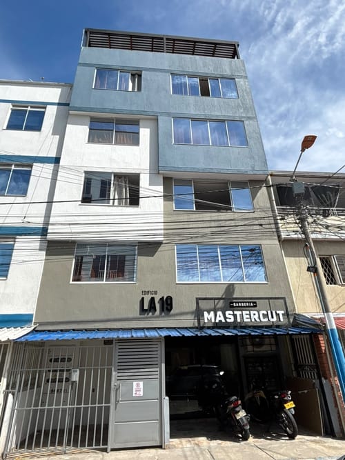 Apartamento de 4 alcobas en venta en El Gallineral, Girón, 159 m² · foto 1 de 22