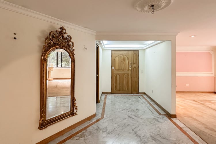 Apartamento de 4 alcobas en venta en La Cabrera, Bogotá, 271 m² · foto 4 de 24