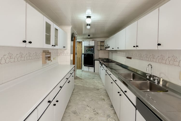 Apartamento de 4 alcobas en venta en La Cabrera, Bogotá, 271 m² · foto 8 de 24