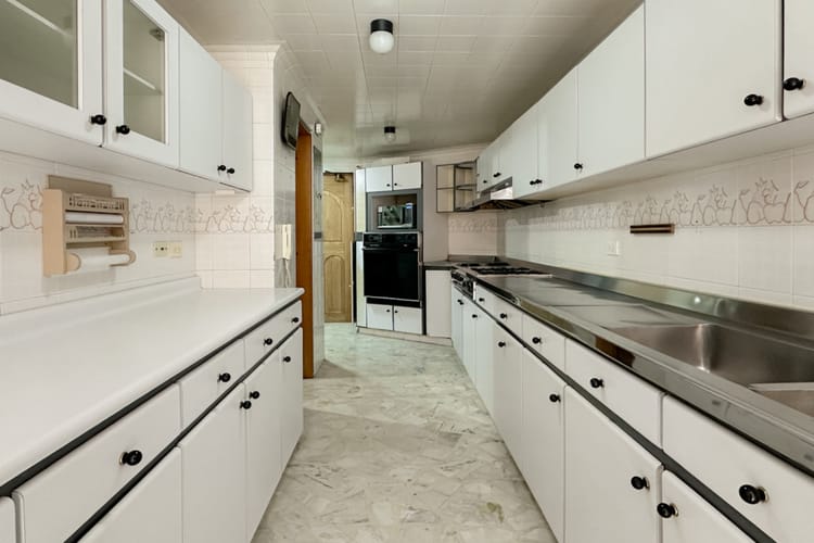 Apartamento de 4 alcobas en venta en La Cabrera, Bogotá, 271 m² · foto 10 de 24