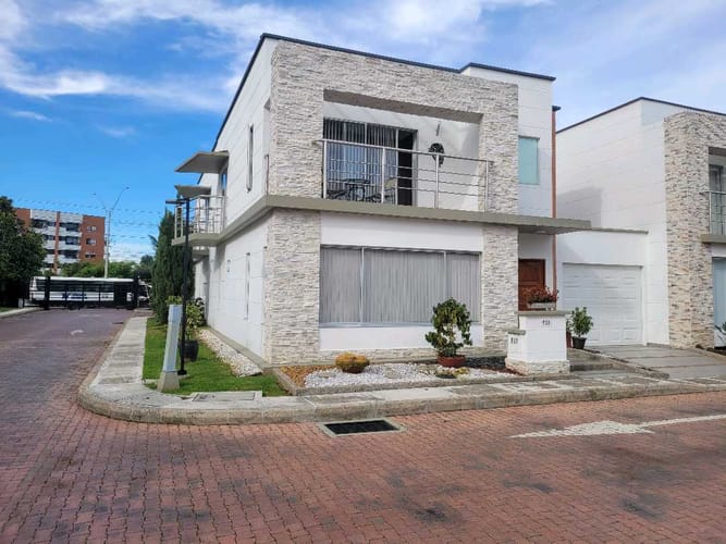 Casa de 3 alcobas en venta en La Ceja, 170 m² · foto 2 de 19