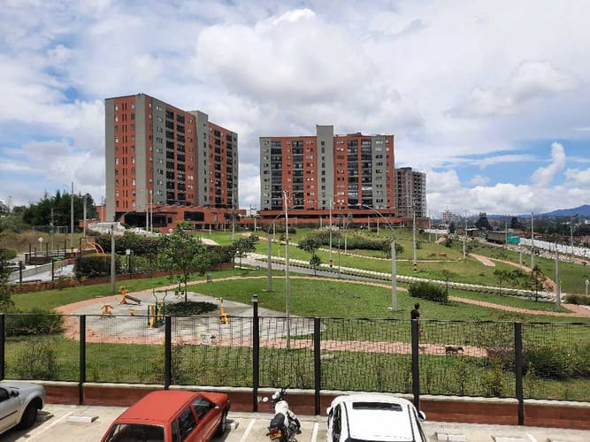 Apartamento de 3 alcobas en venta en El Porvenir, Rionegro, 75 m² · foto 2 de 21