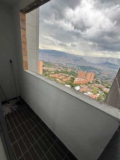 Apartamento de 3 alcobas en arriendo en Cucaracho, Medellín, 55 m² · foto 3 de 12
