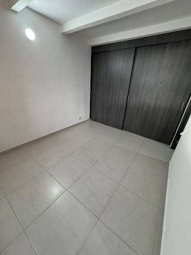 Apartamento de 3 alcobas en arriendo en Cucaracho, Medellín, 55 m² · foto 10 de 12