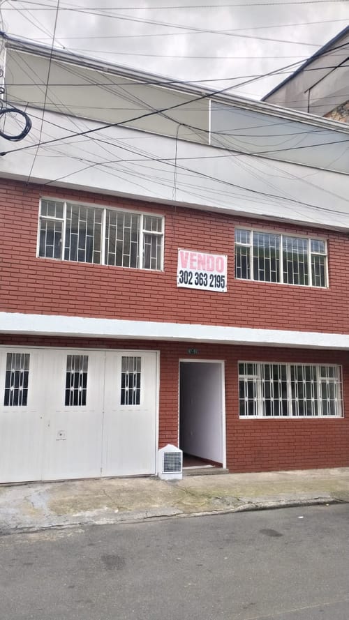 Casa de 7 alcobas en venta en Engativá, Bogotá, 293 m² · foto 1 de 20