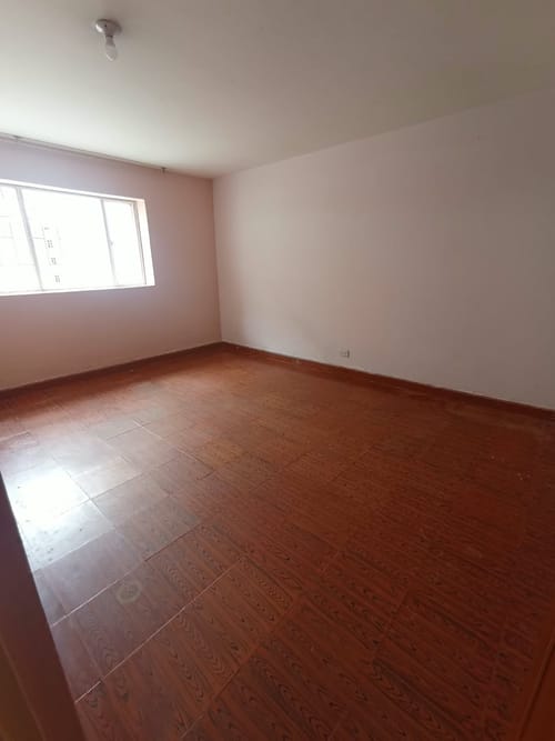 Casa de 7 alcobas en venta en Engativá, Bogotá, 293 m² · foto 2 de 20