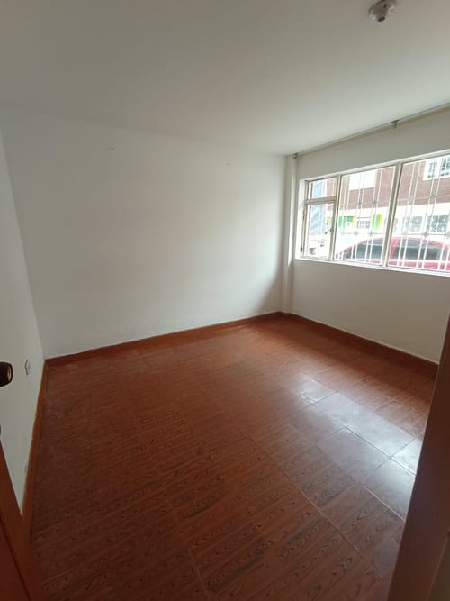 Casa de 7 alcobas en venta en Engativá, Bogotá, 293 m² · foto 3 de 20