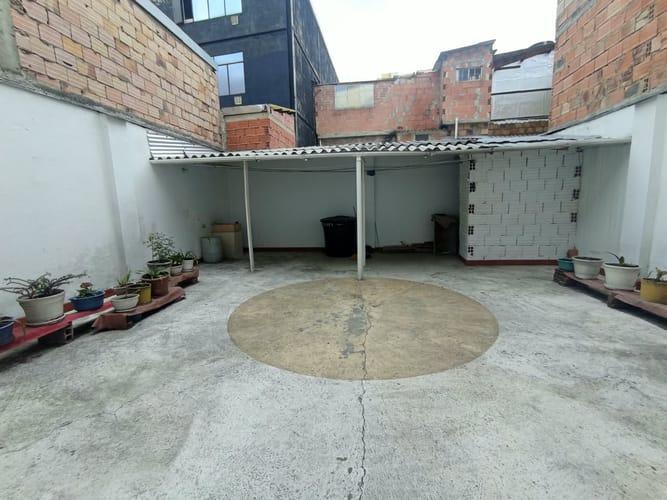 Casa de 7 alcobas en venta en Engativá, Bogotá, 293 m² · foto 7 de 20