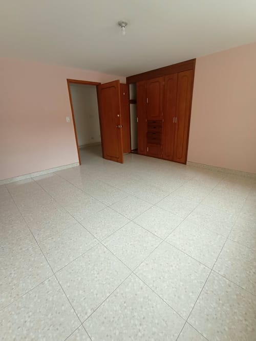 Casa de 7 alcobas en venta en Engativá, Bogotá, 293 m² · foto 9 de 20