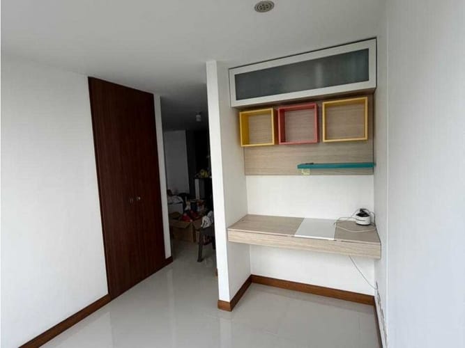Apartamento de 2 alcobas en arriendo en Asomadera No.2, Medellín, 75 m² · foto 2 de 12