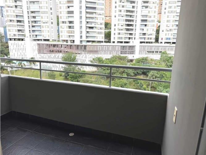 Apartamento de 2 alcobas en arriendo en Asomadera No.2, Medellín, 75 m² · foto 3 de 12