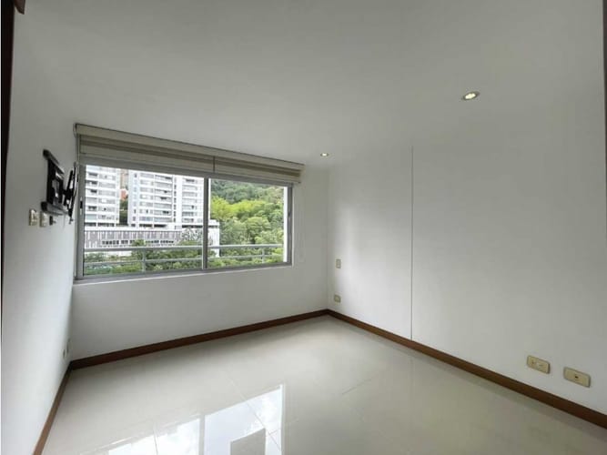 Apartamento de 2 alcobas en arriendo en Asomadera No.2, Medellín, 75 m² · foto 4 de 12