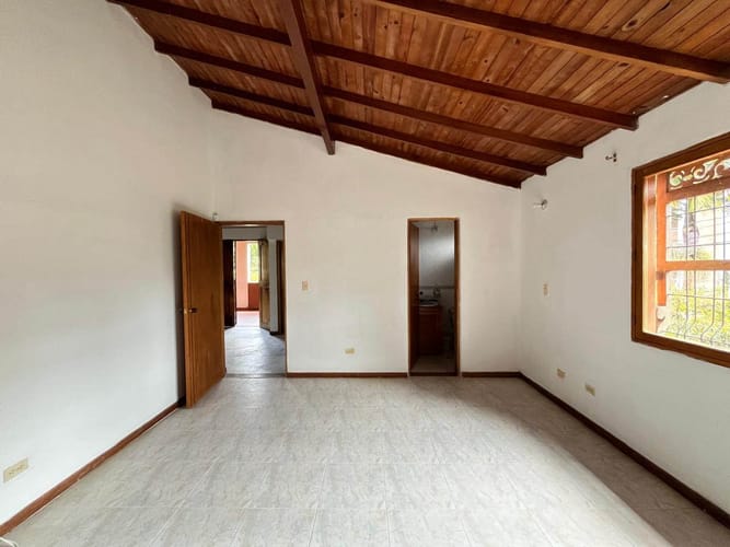 Casa de 3 alcobas en arriendo en El Retiro, 250 m² · foto 16 de 19