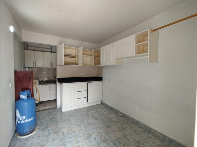 Apartamento de 1 alcoba en arriendo en Cabecera San Antonio De Prado, Medellín, 20 m² · foto 2 de 4