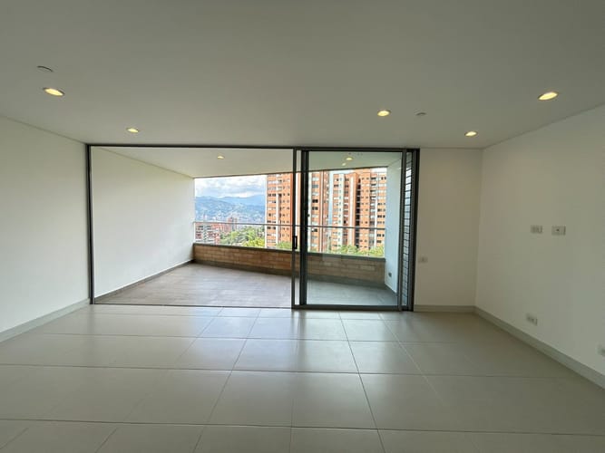 Apartamento de 3 alcobas en arriendo en La Inmaculada, Envigado, 94 m² · foto 2 de 20