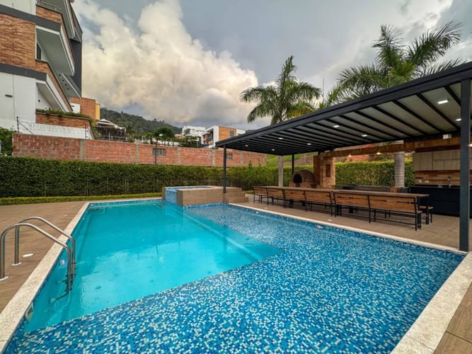Casa de 5 alcobas en venta en Terrazas De Menzuli, Piedecuesta, 1467 m² · foto 2 de 24