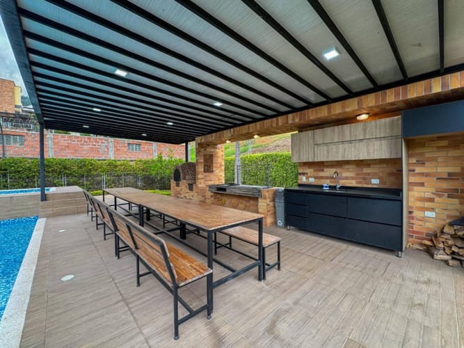 Casa de 5 alcobas en venta en Terrazas De Menzuli, Piedecuesta, 1467 m² · foto 3 de 24